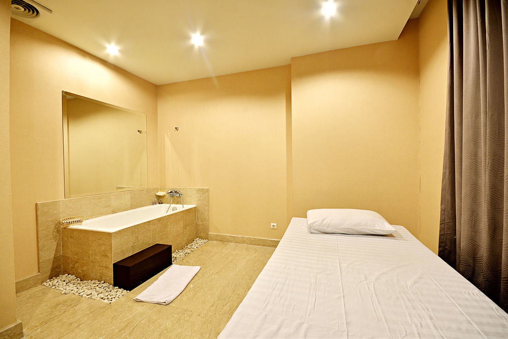 Hotel Diradja Jakarta Exterior photo